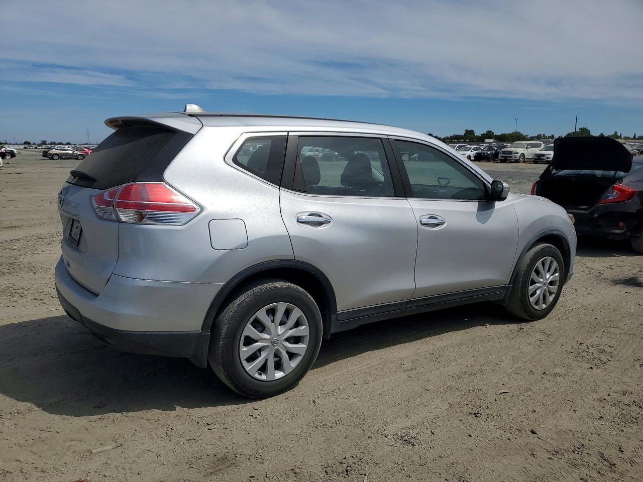 2015 Nissan Rogue S - Image 3