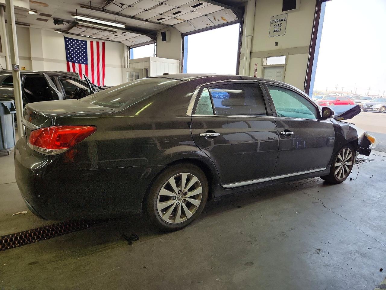 2011 Toyota Avalon Limited - Фото 3