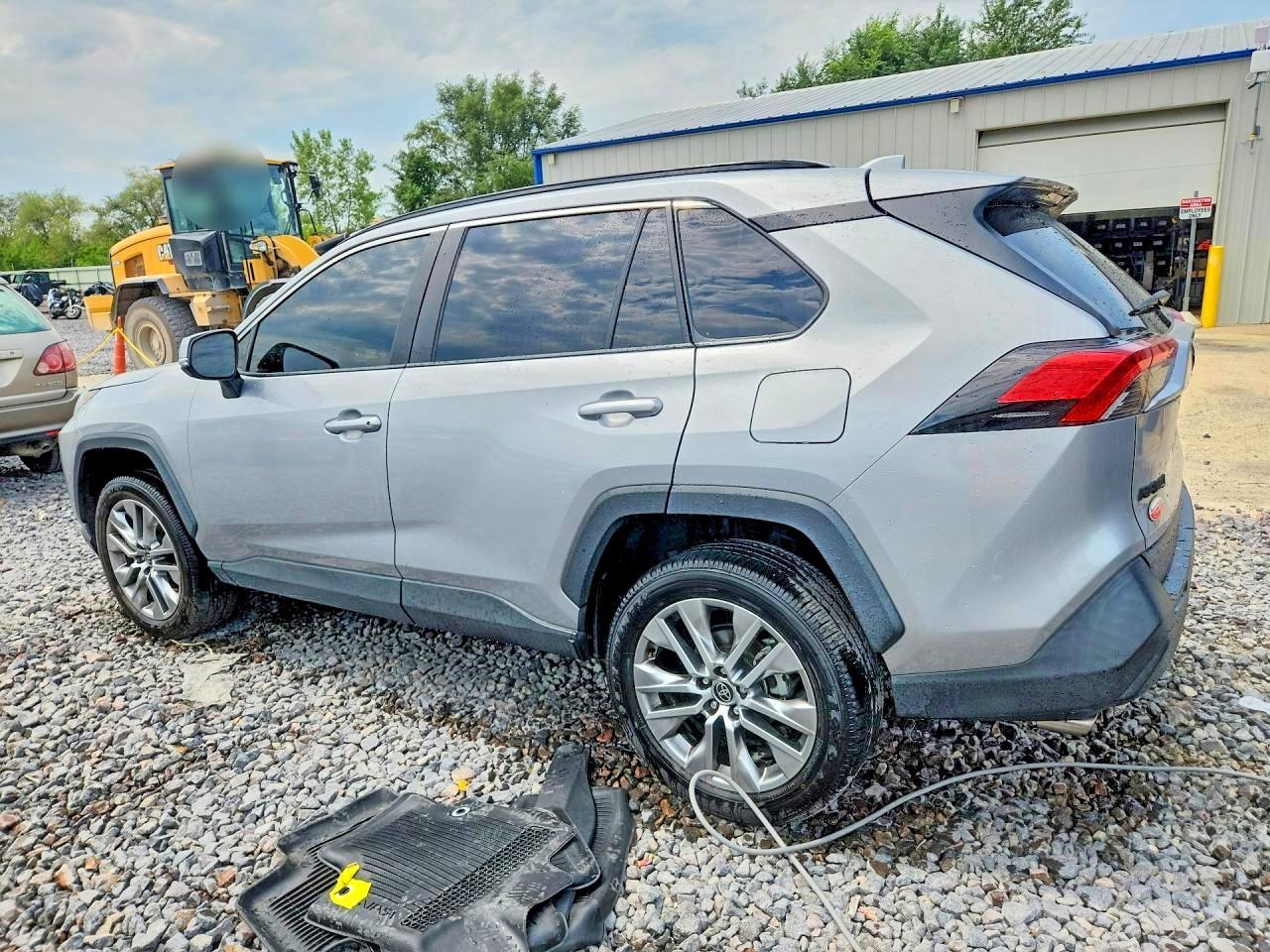 2023 Toyota Rav4 Xle Premium - Image 2