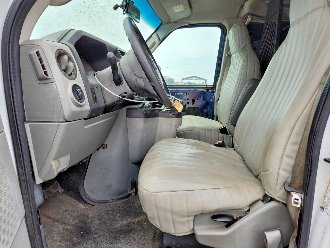 2009 Ford Econoline E250 Van - Фото 7