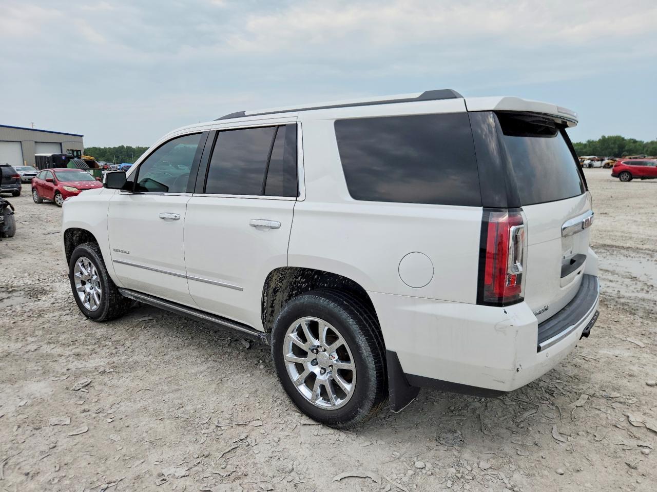 2017 GMC Yukon Denali - Фото 2