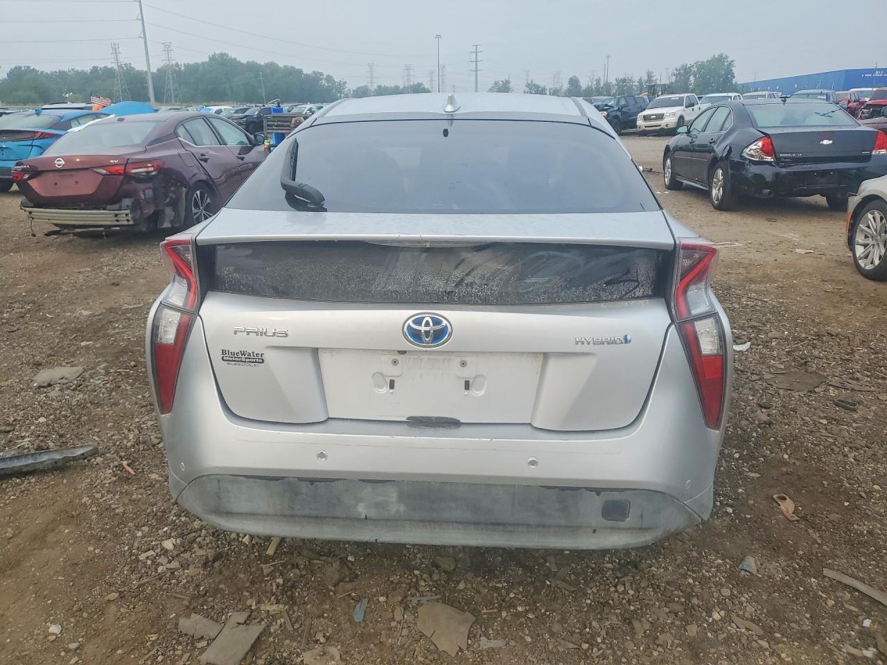 2017 Toyota Prius Three - Image 6