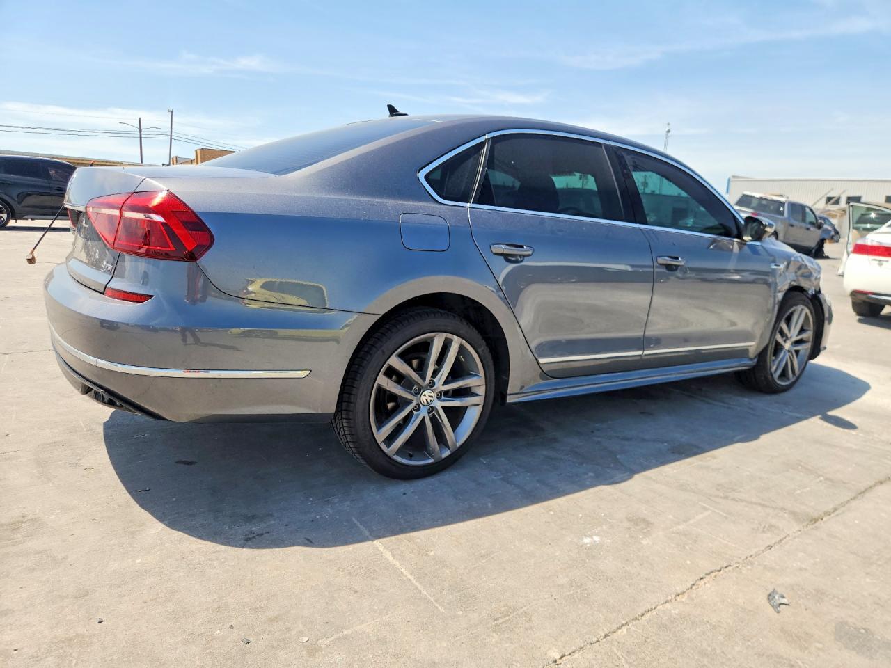 2017 Volkswagen Passat R-Line - Image 3