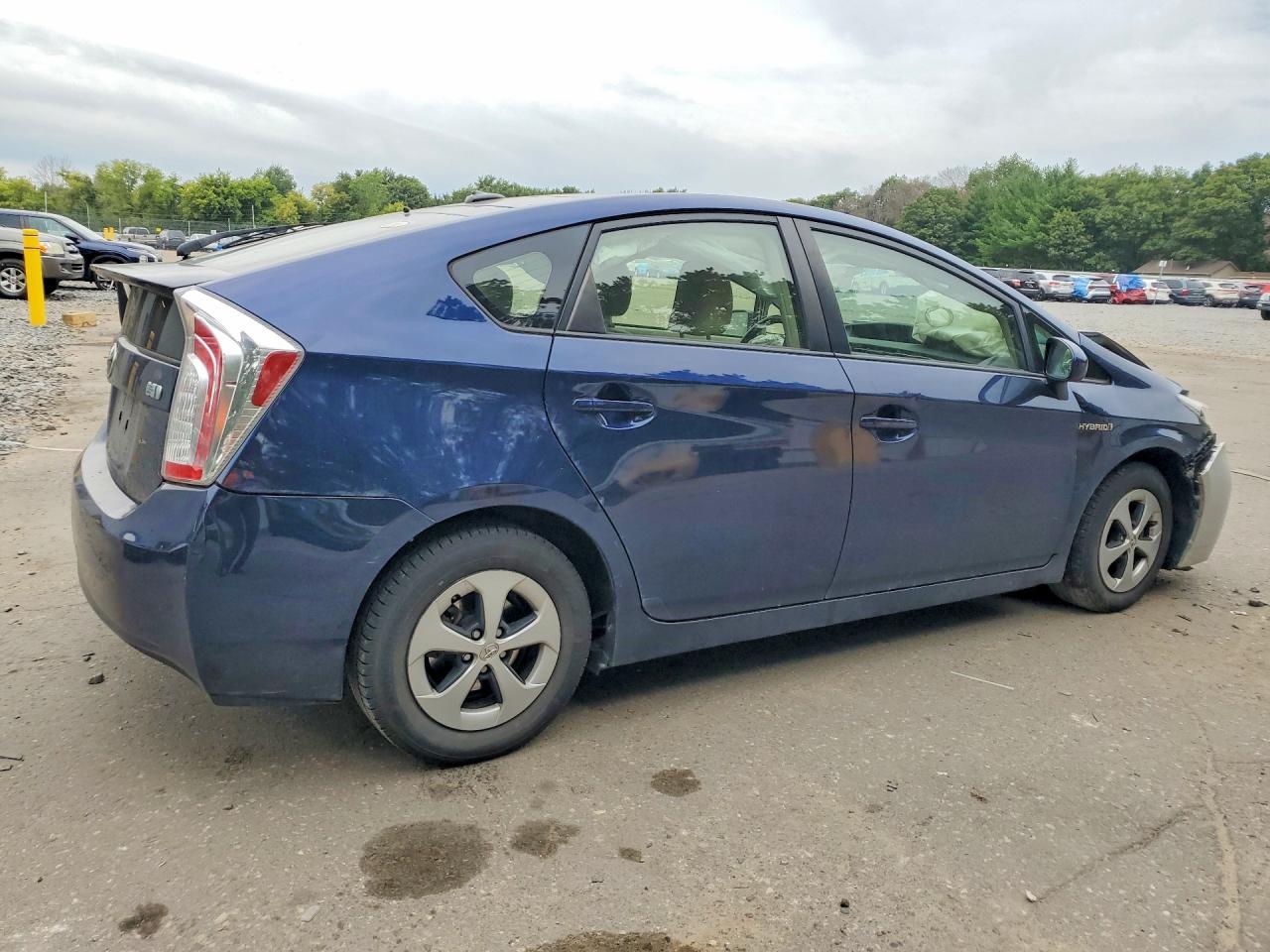 2013 Toyota Prius Three - Фото 3
