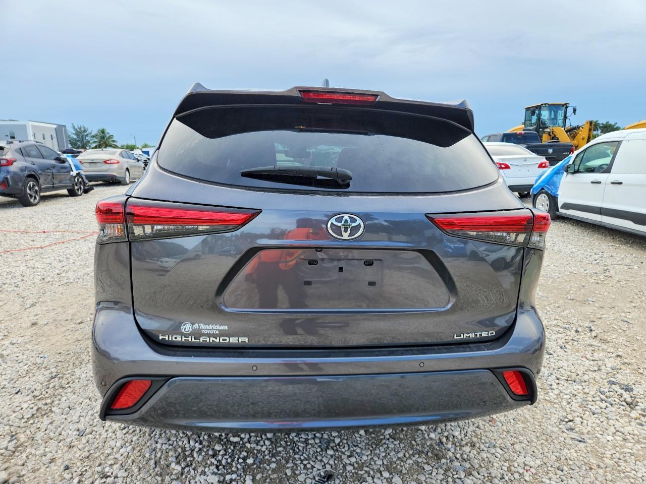 2023 Toyota Highlander Limited - Image 6