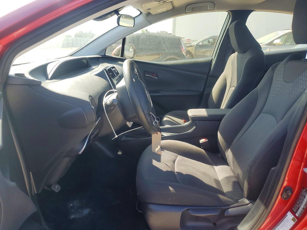 2017 Toyota Prius Two - Фото 7