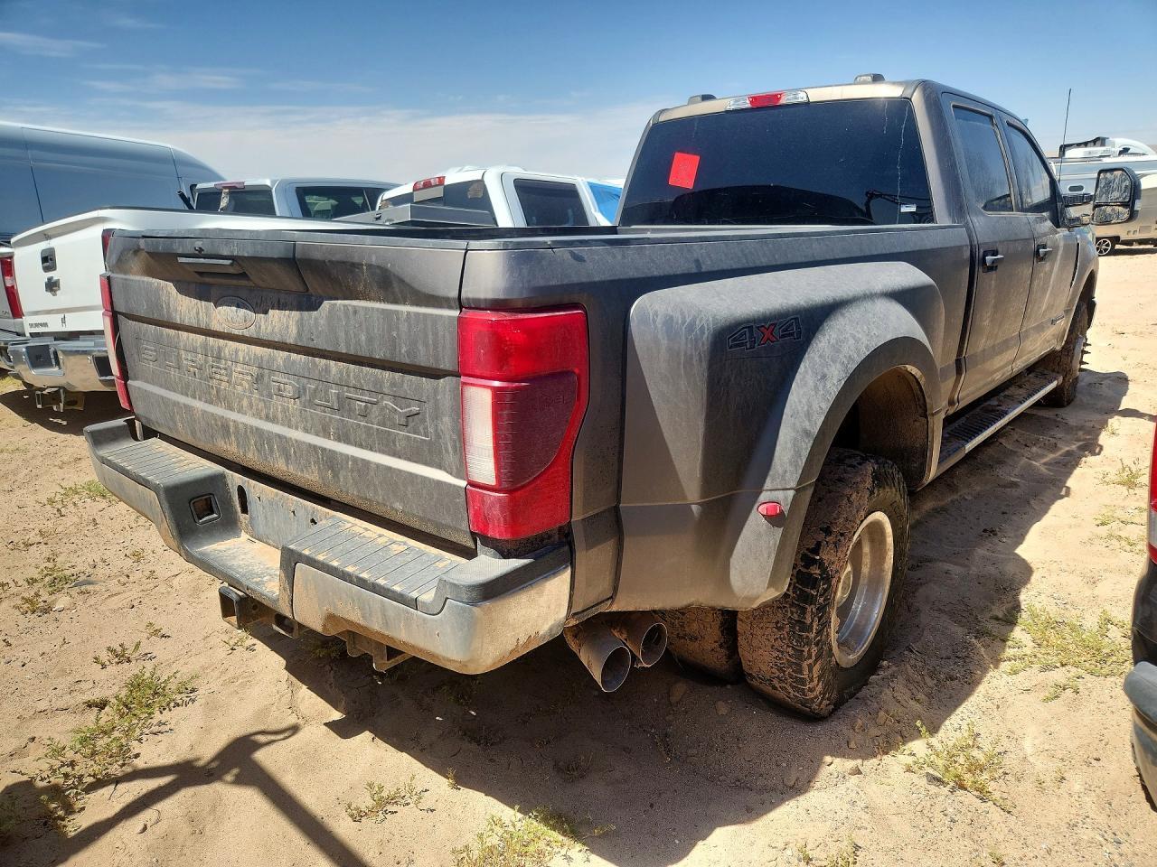 2022 Ford F350 Super Duty - Фото 3