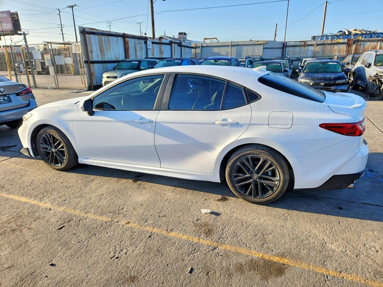 2025 Toyota Camry Se - Фото 2