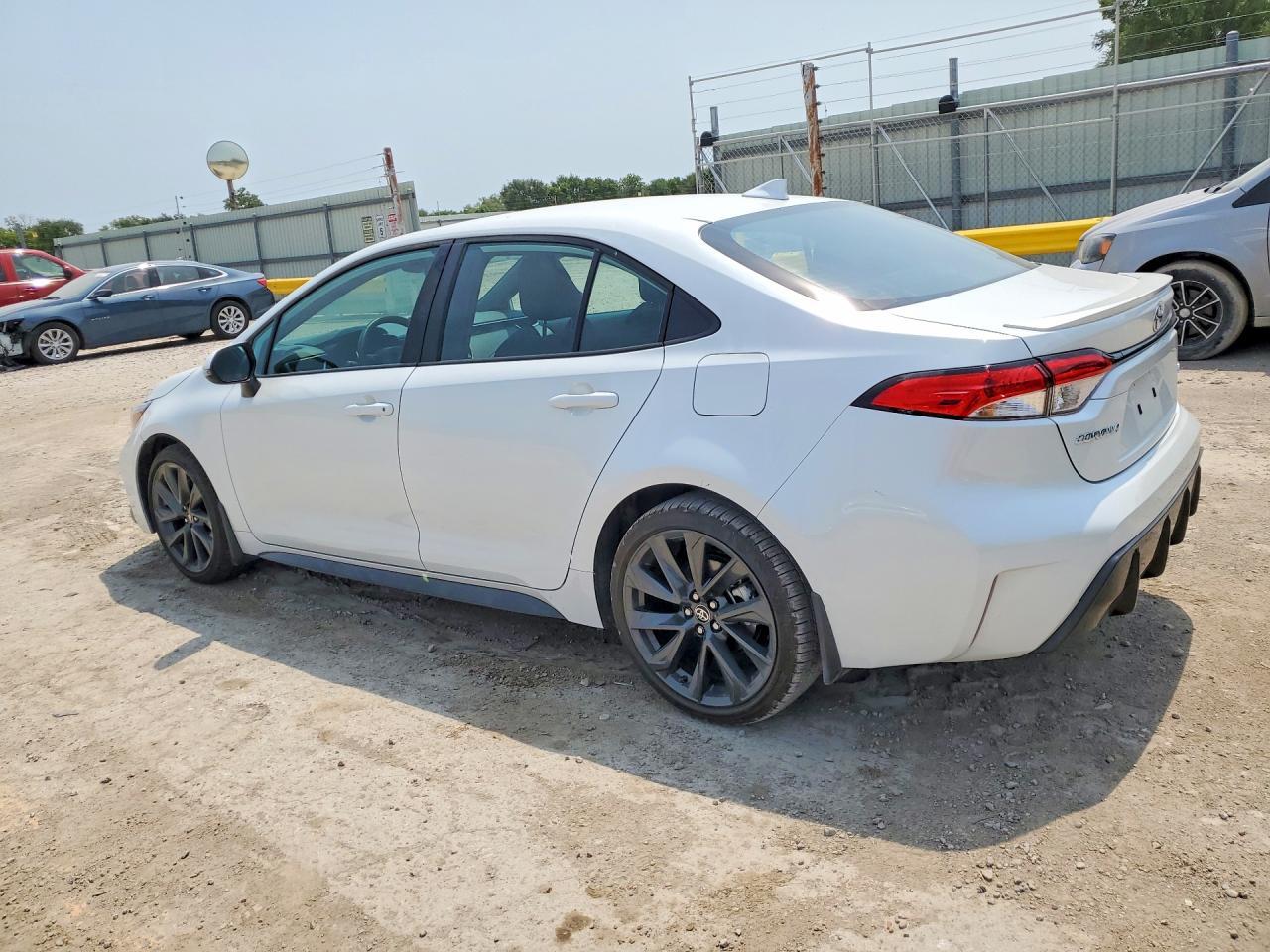 2026 Toyota Corolla Se - Фото 2