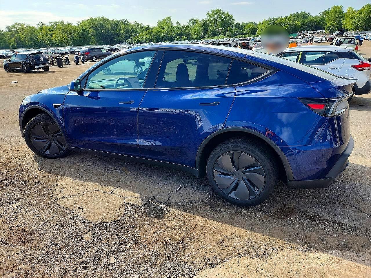2026 Tesla Model Y - Фото 2