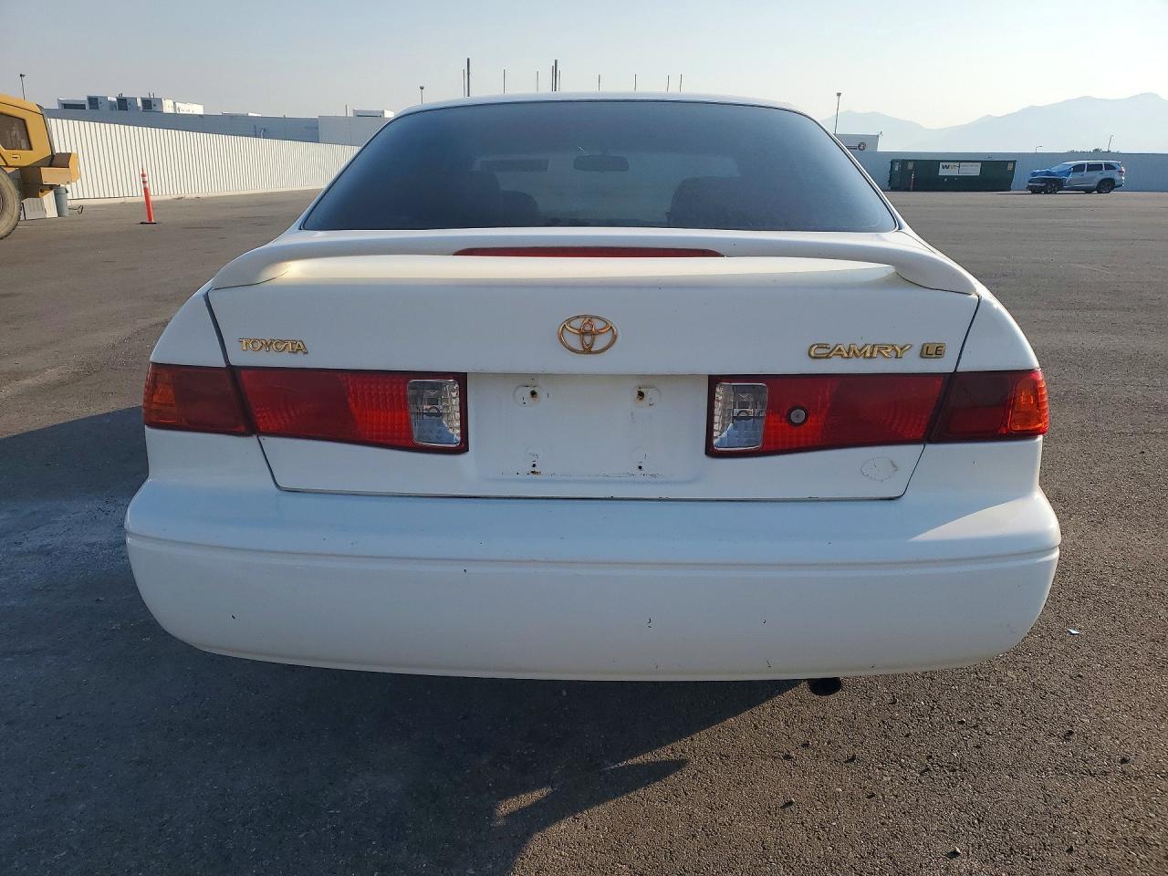2000 Toyota Camry Le - Фото 6