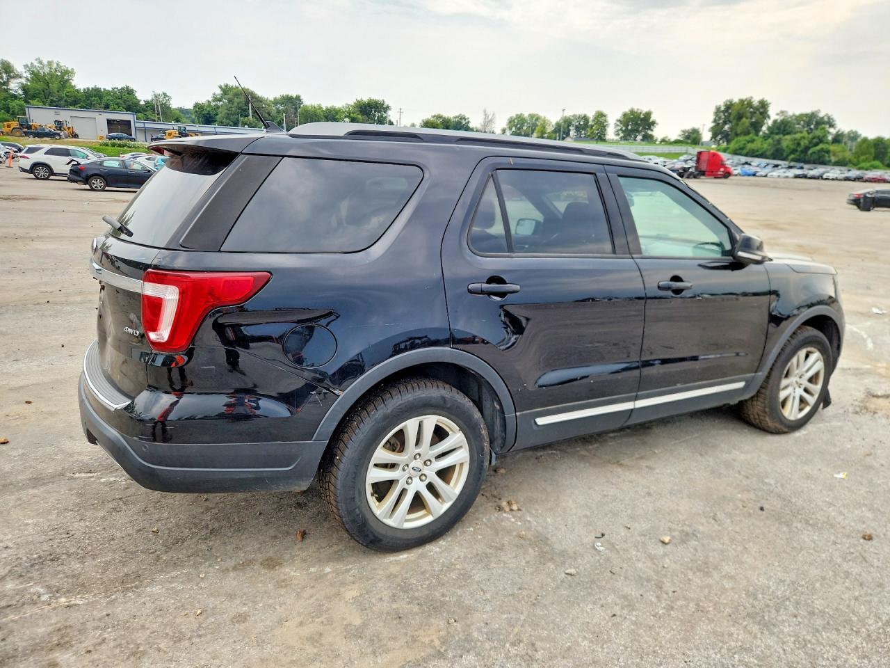 2018 Ford Explorer Xlt - Фото 3