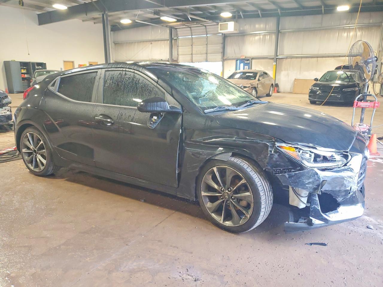 2019 Hyundai Veloster 2.0L Premium - Фото 4