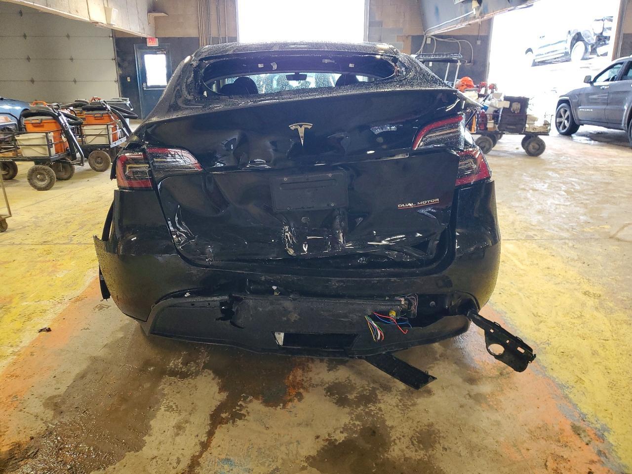 2023 Tesla Model Y - Фото 6