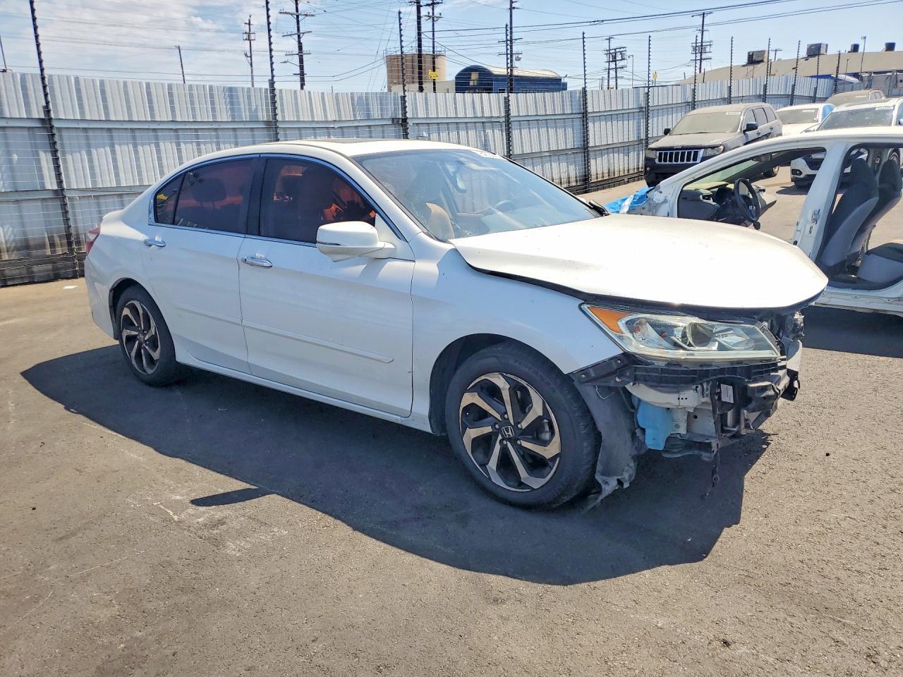 2017 Hond Accord - Image 4