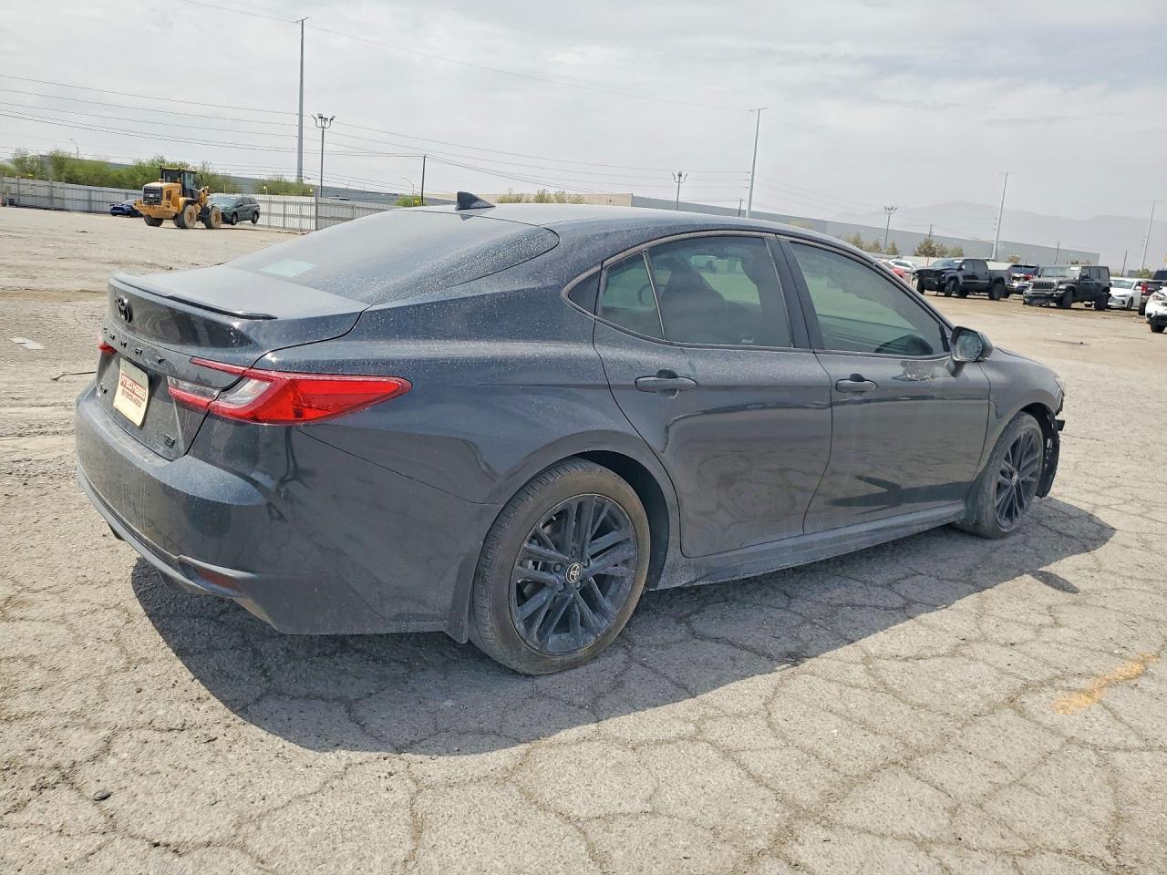 2025 Toyota Camry Se - Фото 3