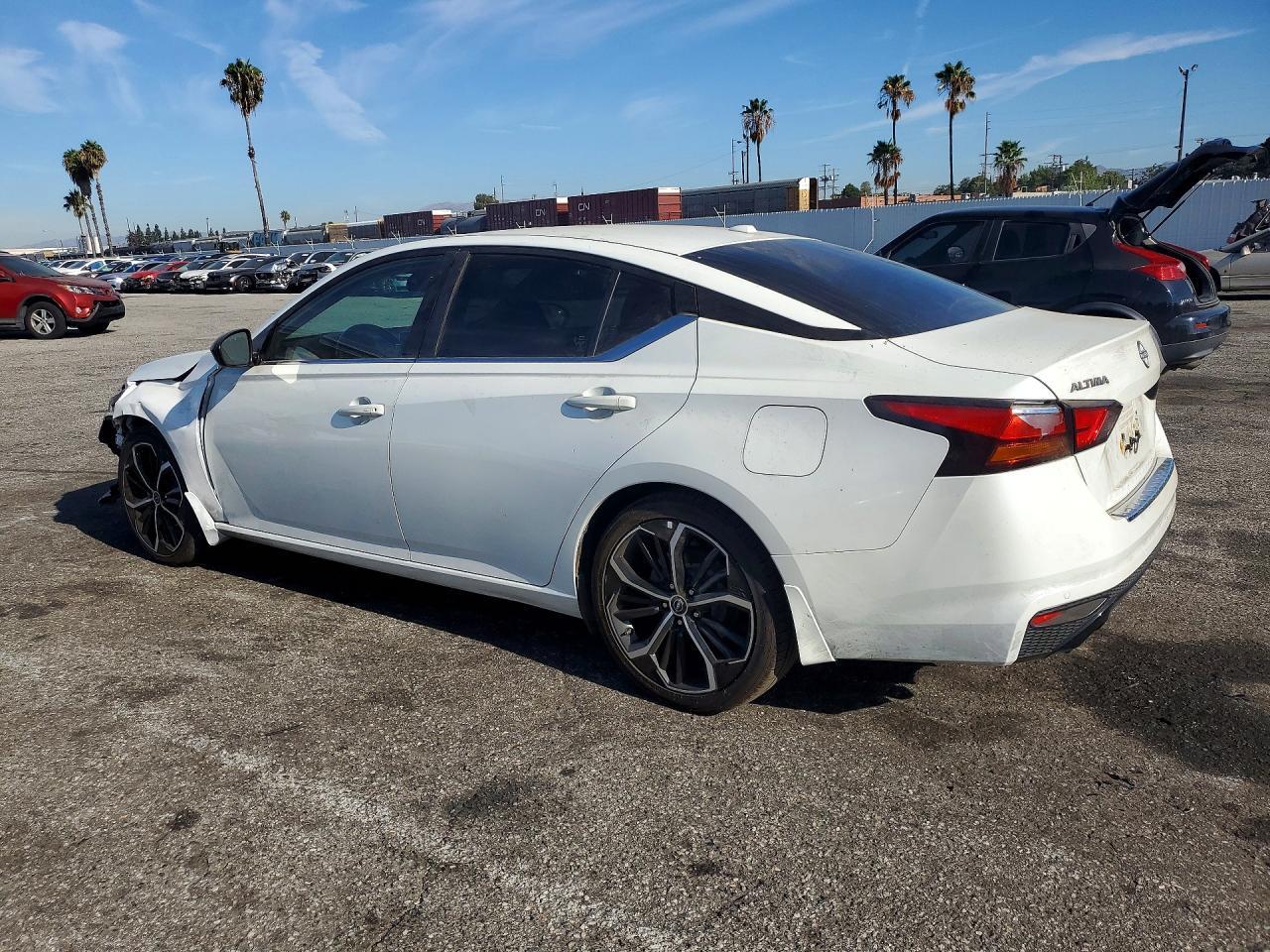 2023 Nissan Altima Sr - Image 2
