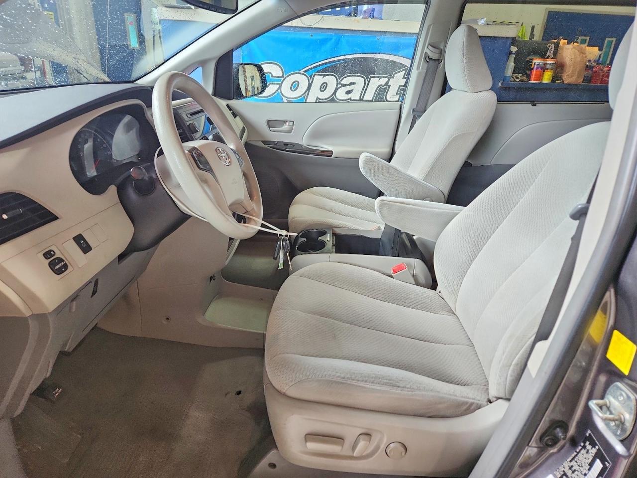 2011 Toyota Sienna Le - Image 7