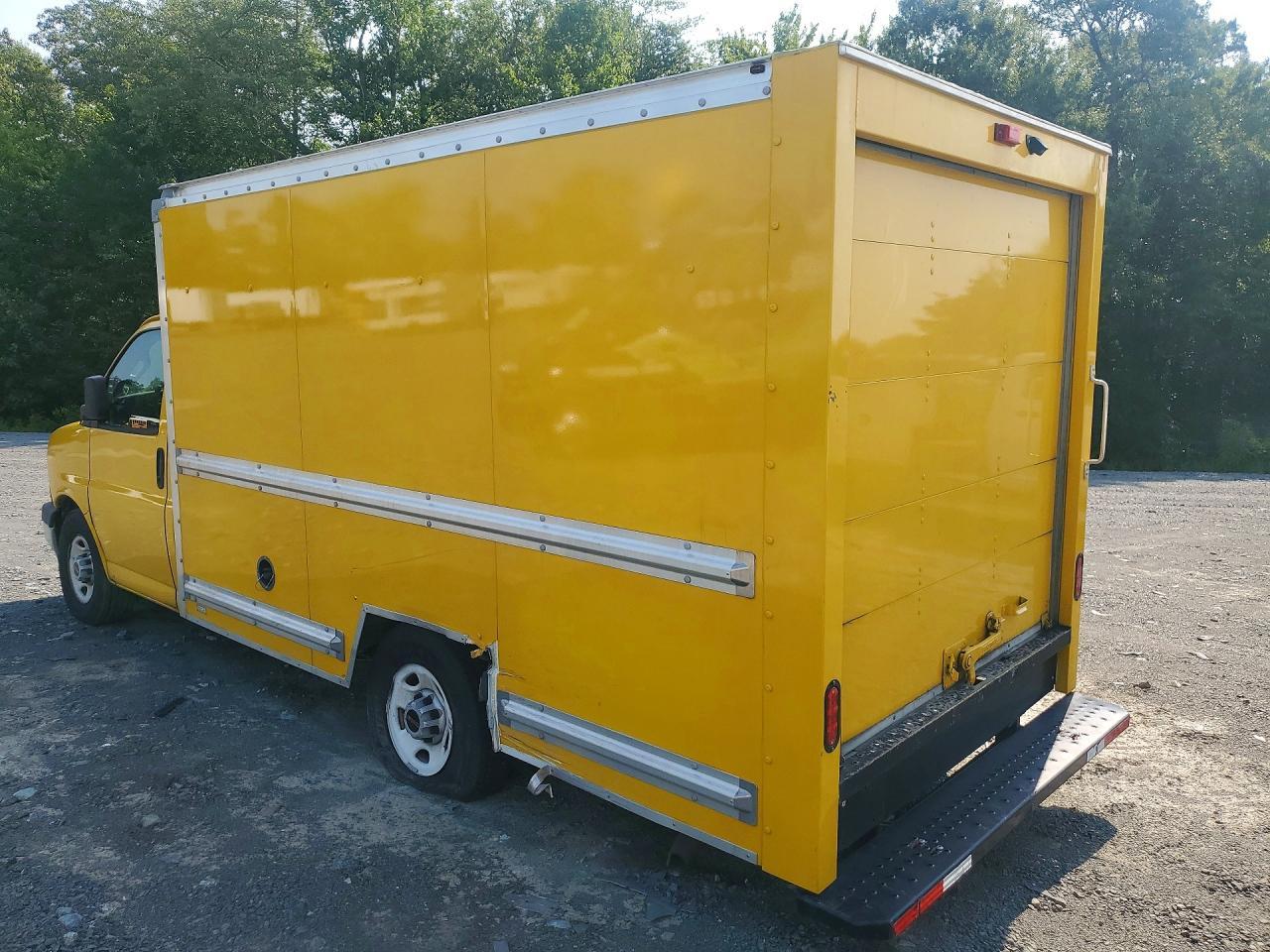 2022 GMC Savana Cutaway G3500 - Image 2