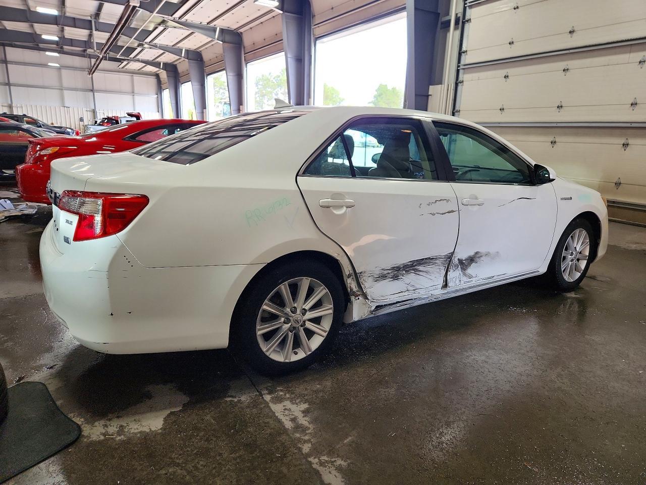 2013 Toyota Camry Hybrid Xle - Image 3