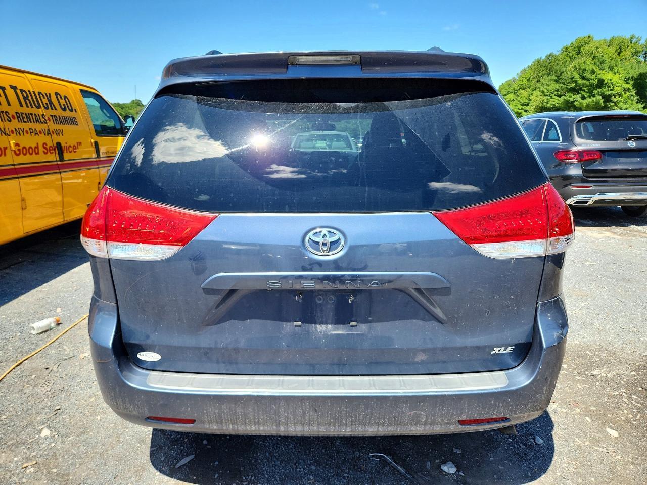 2013 Toyota Sienna Xle 8-Passenger - Фото 6