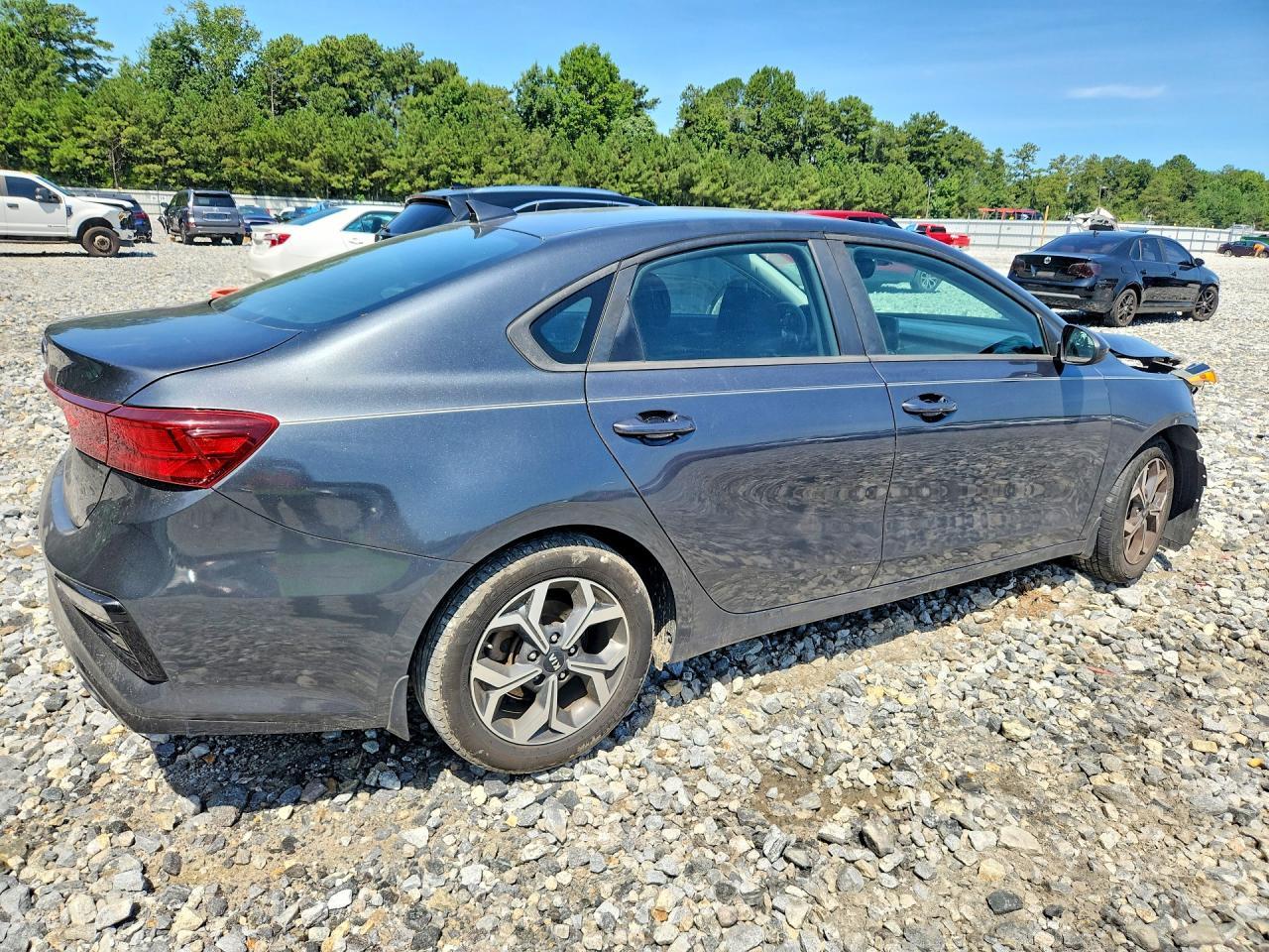 2019 Kia Forte Lxs - Image 3