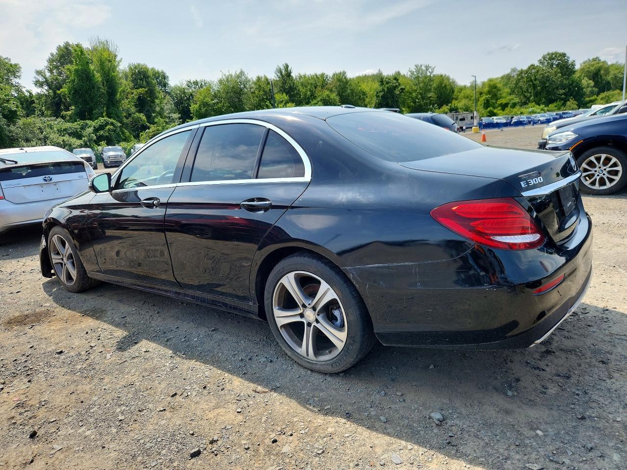 2017 Mercedes-Benz E 300 4Matic - Фото 2