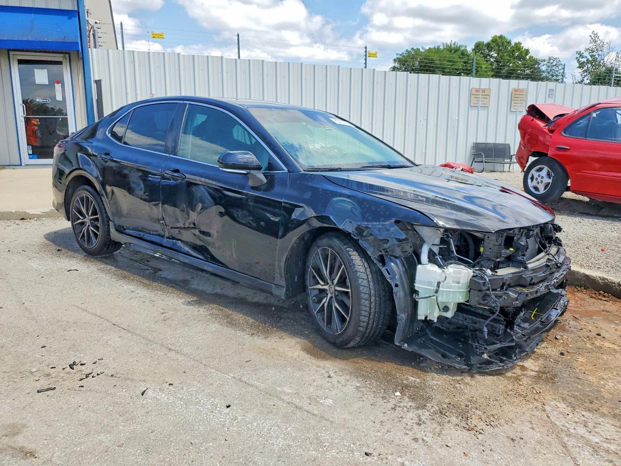 2022 Toyota Camry Se - Фото 4
