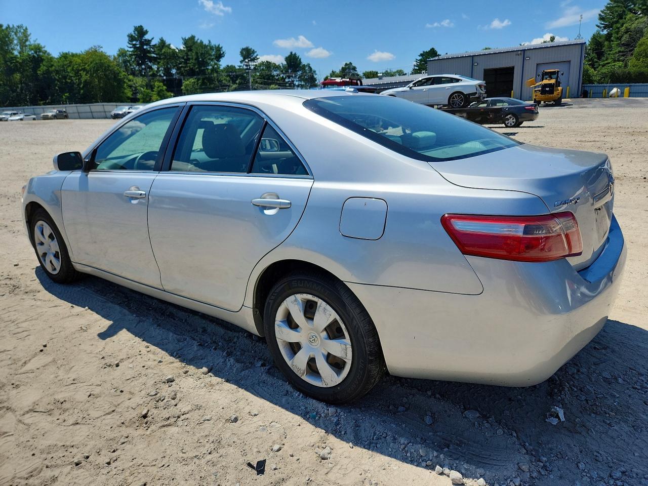 2011 Toyota Camry Le - Фото 2