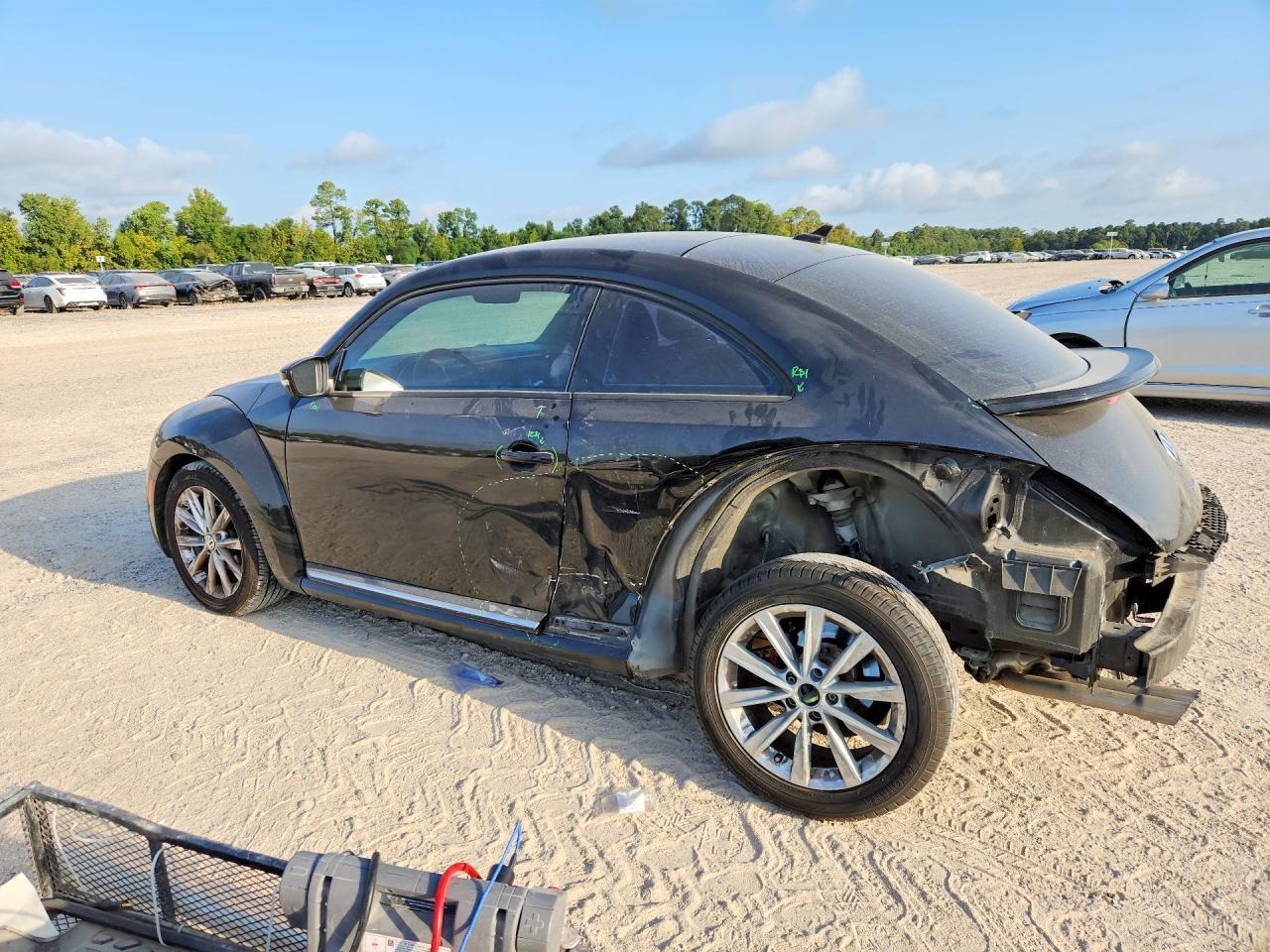 2017 Volkswagen Beetle Se - Фото 2