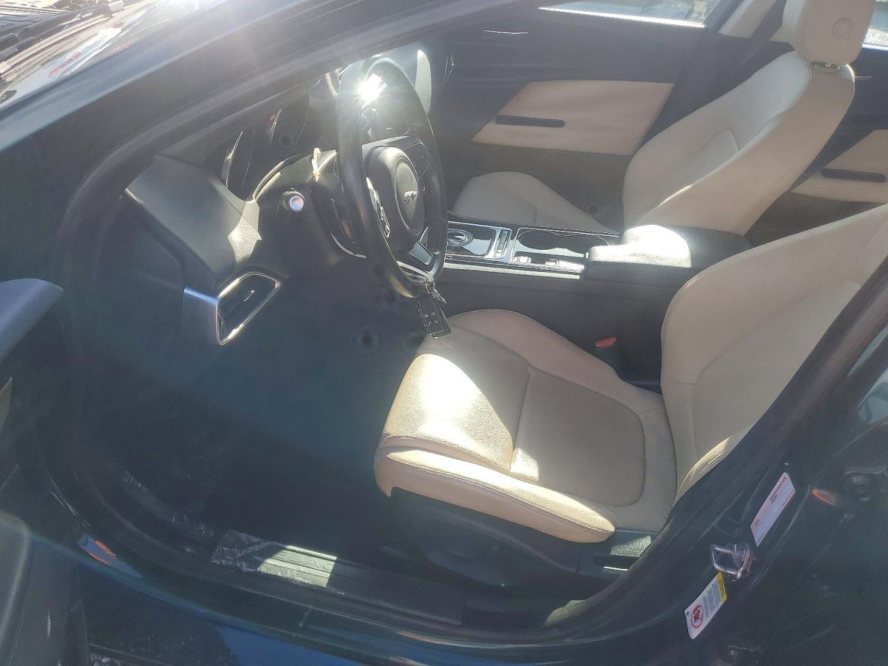 2017 Jaguar Xe Premium - Фото 7