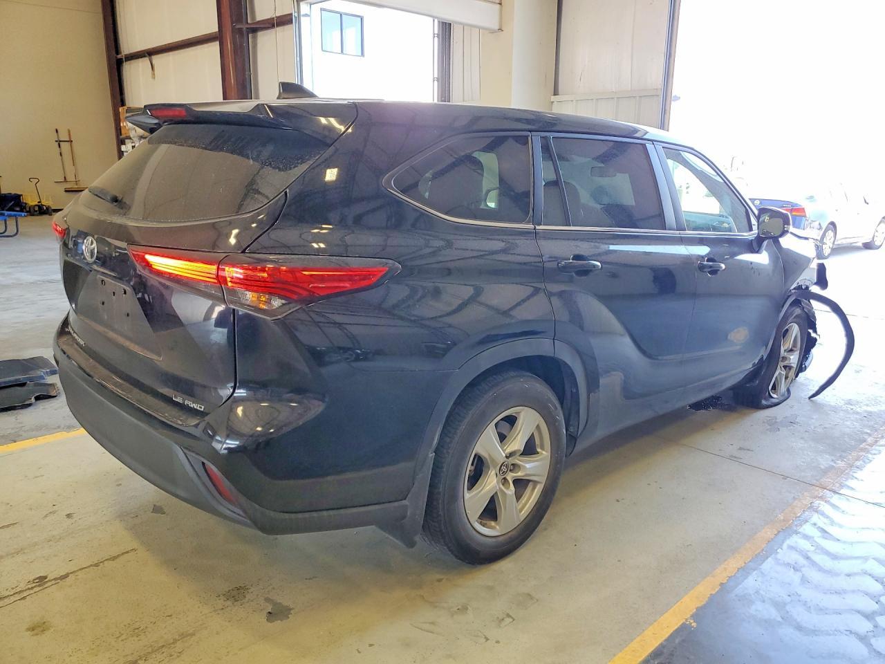 2023 Toyota Highlander Le - Фото 3