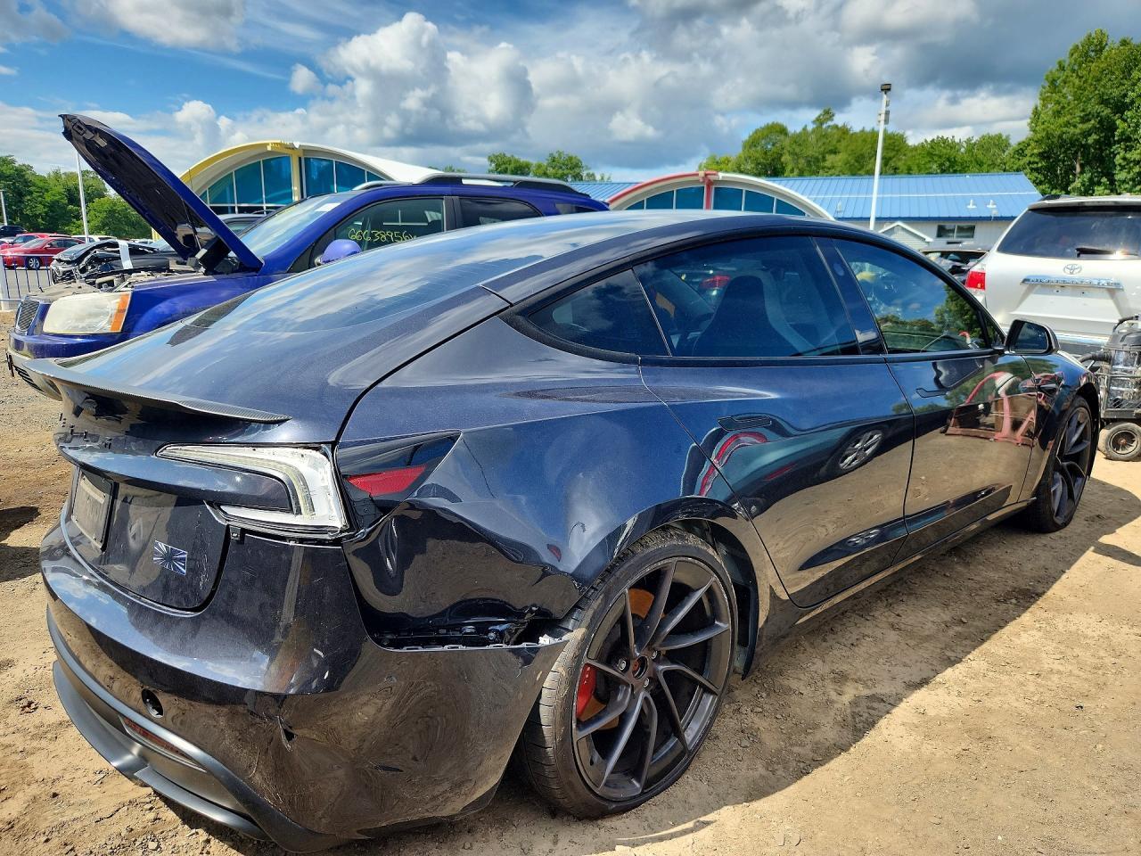 2024 Tesla Model 3 - Фото 3