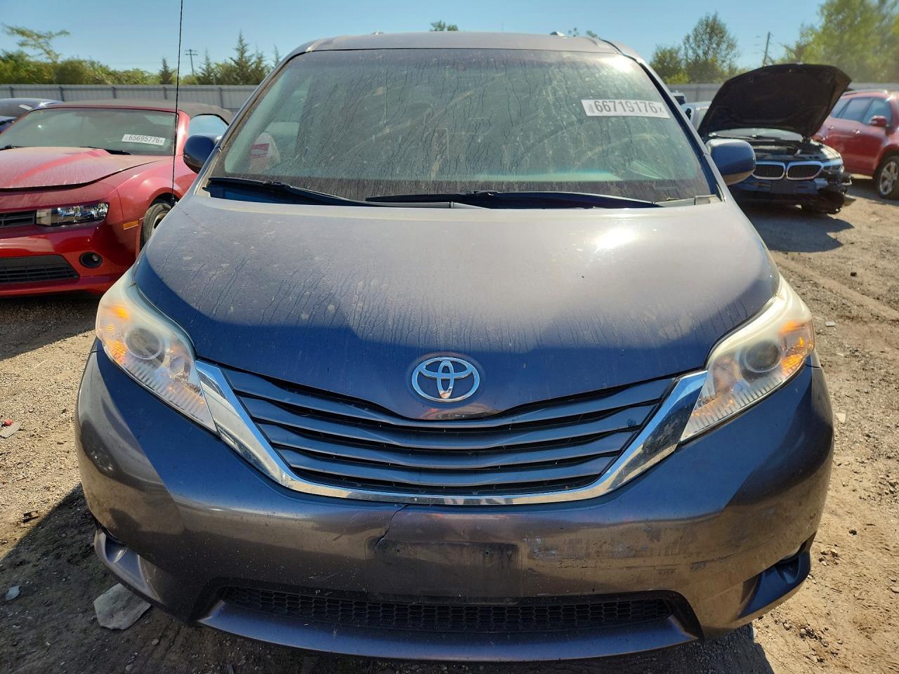 2013 Toyota Sienna Xle 8-Passenger - Фото 5