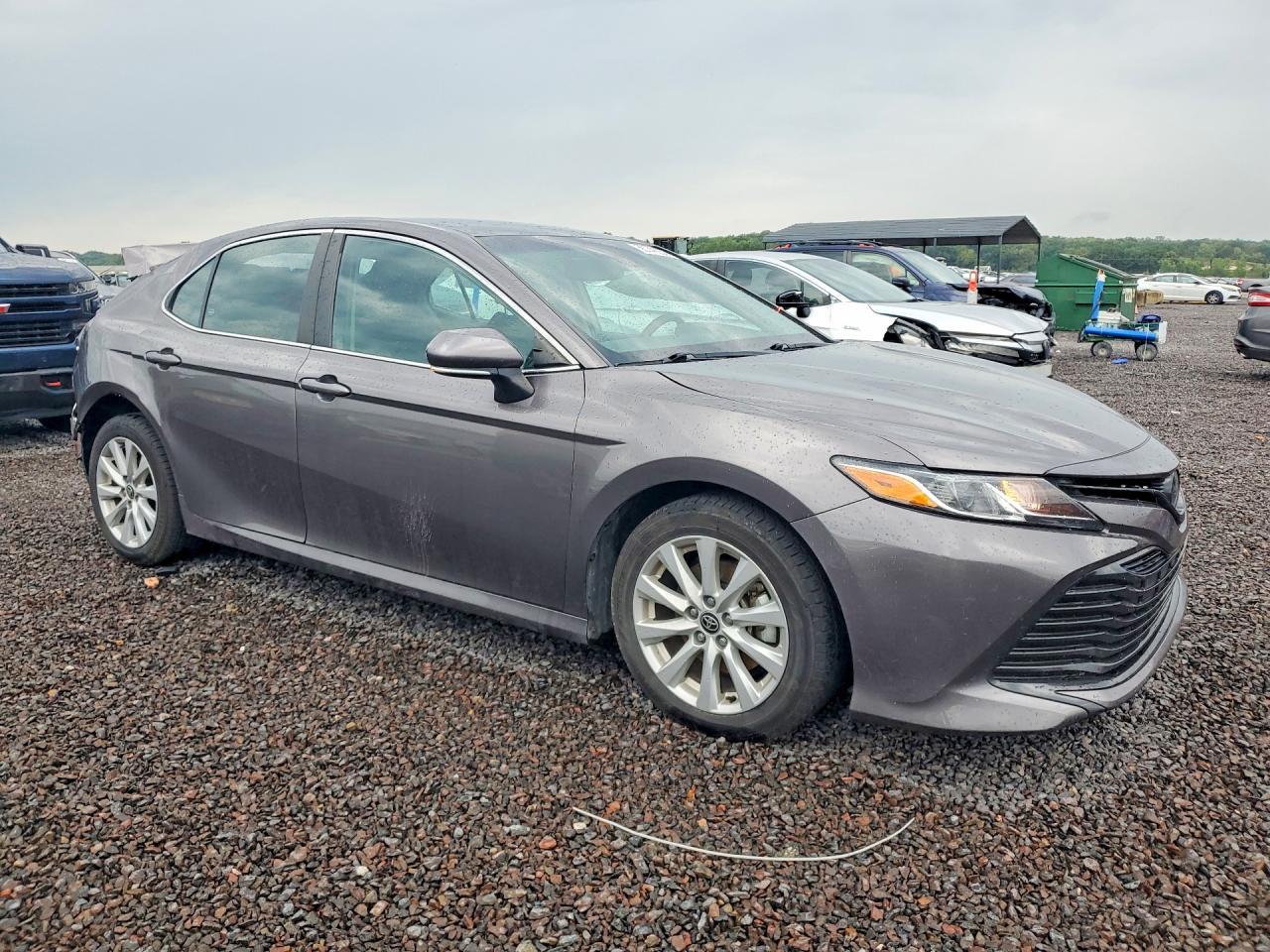2020 Toyota Camry Le - Фото 4