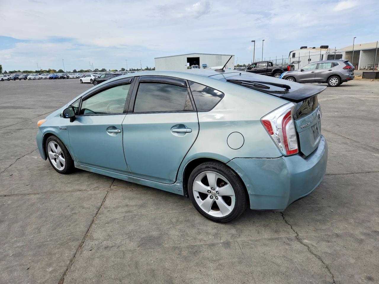 2014 Toyota Prius Five - Фото 2