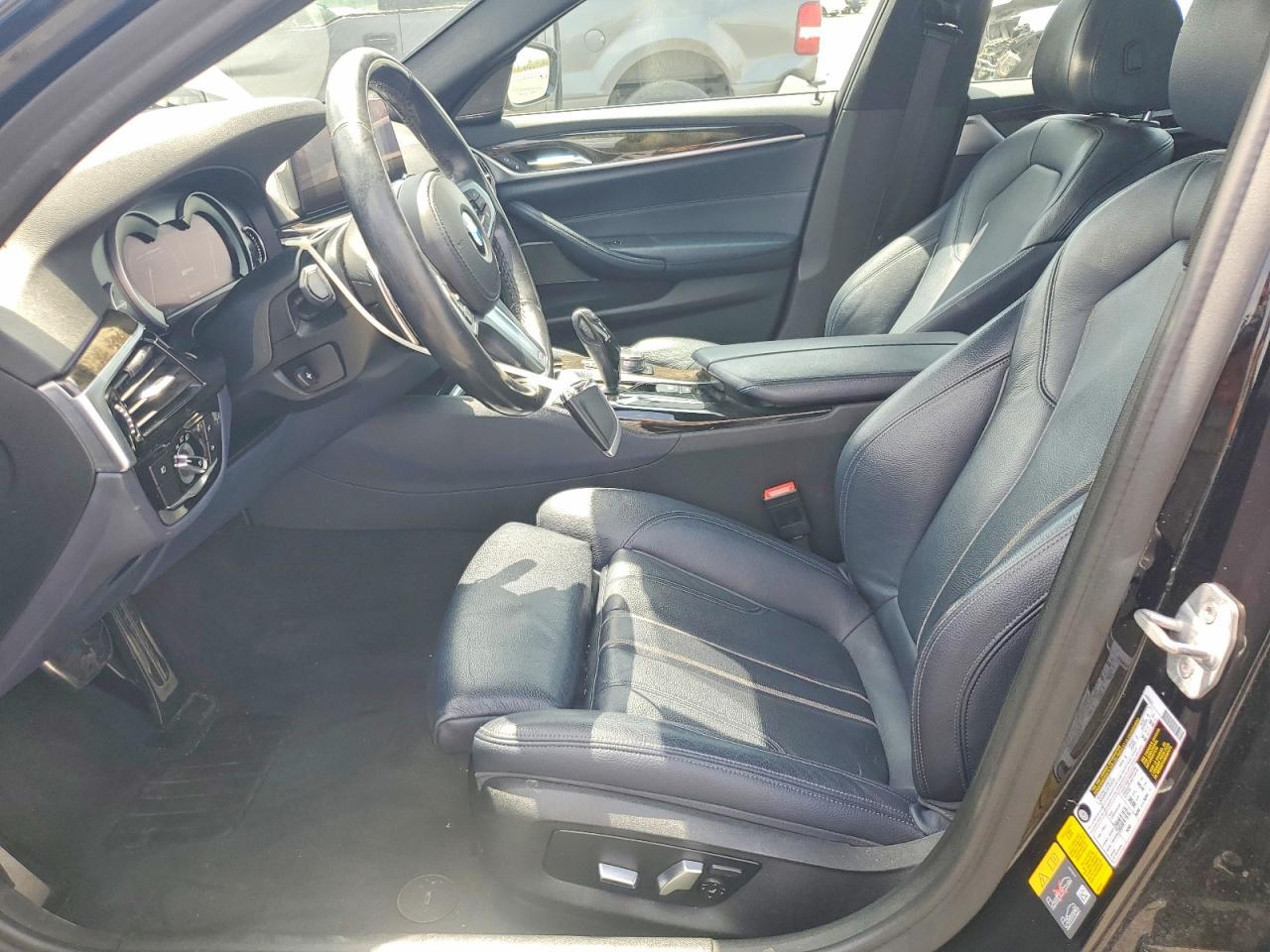 2019 BMW 530E - Фото 7