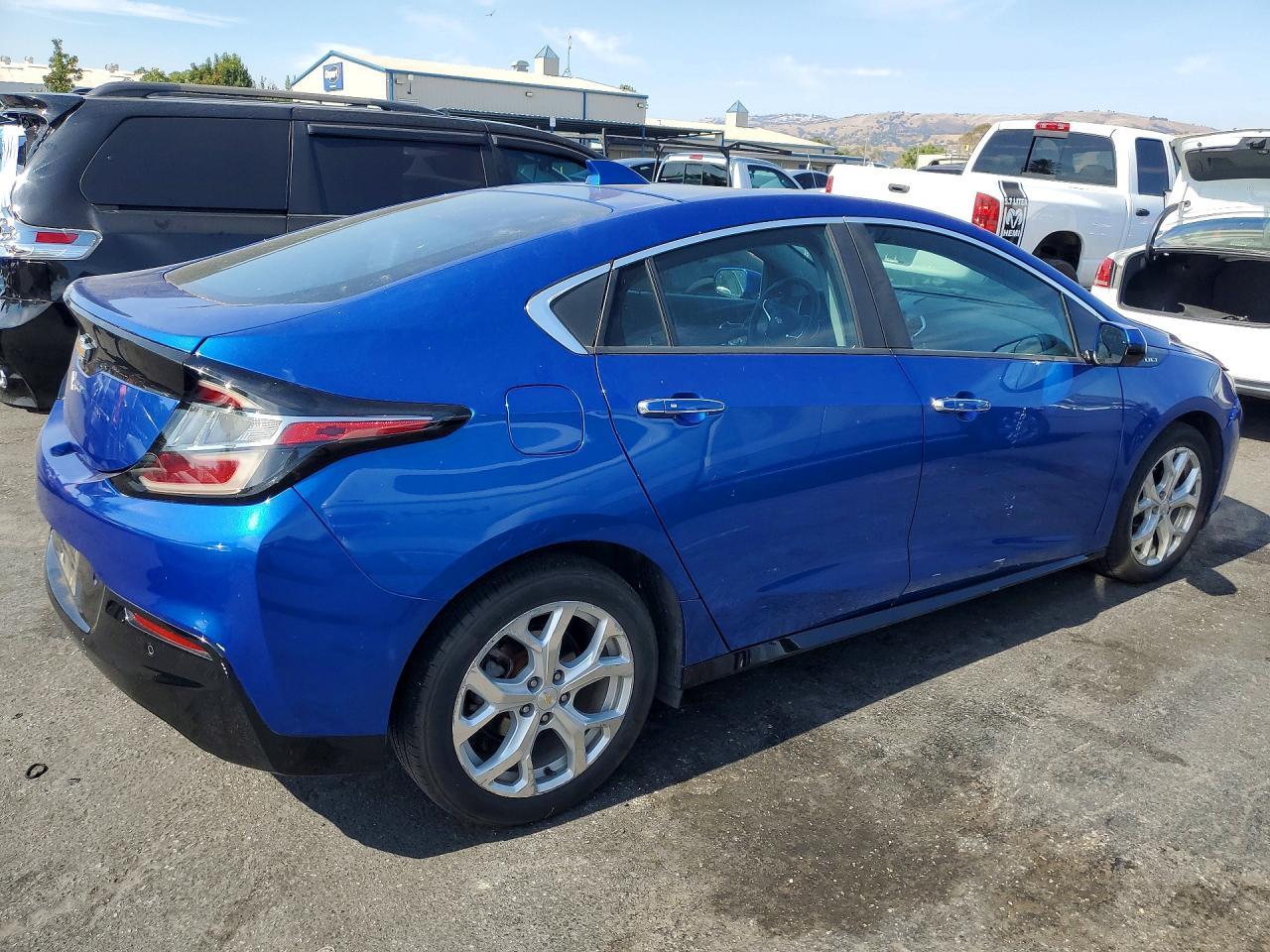 2016 Chevrolet Volt Premier - Image 3