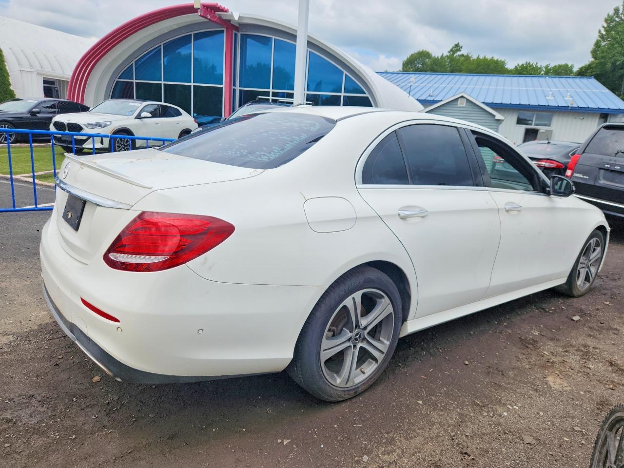 2017 Mercedes-Benz E 300 - Фото 3