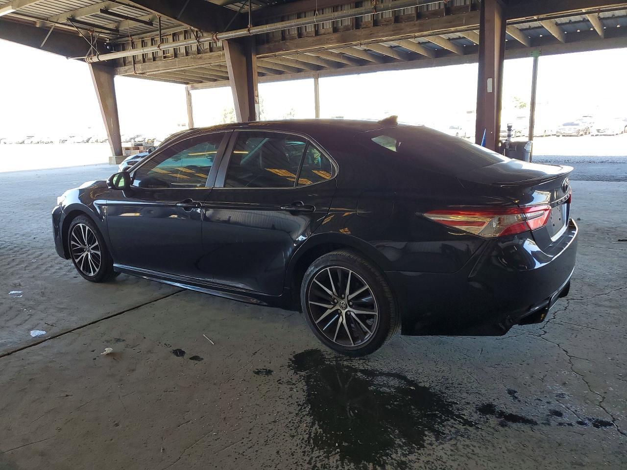 2020 Toyota Camry Se - Image 2