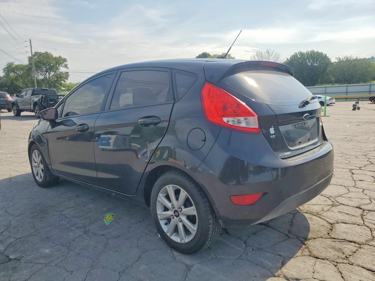 2011 Ford Fiesta Se - Image 2