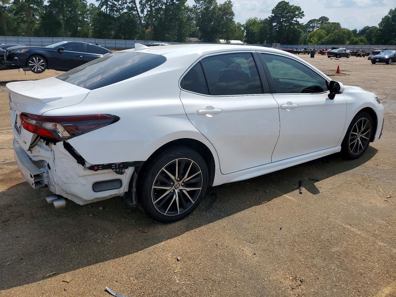 2023 Toyota Camry Se - Фото 3