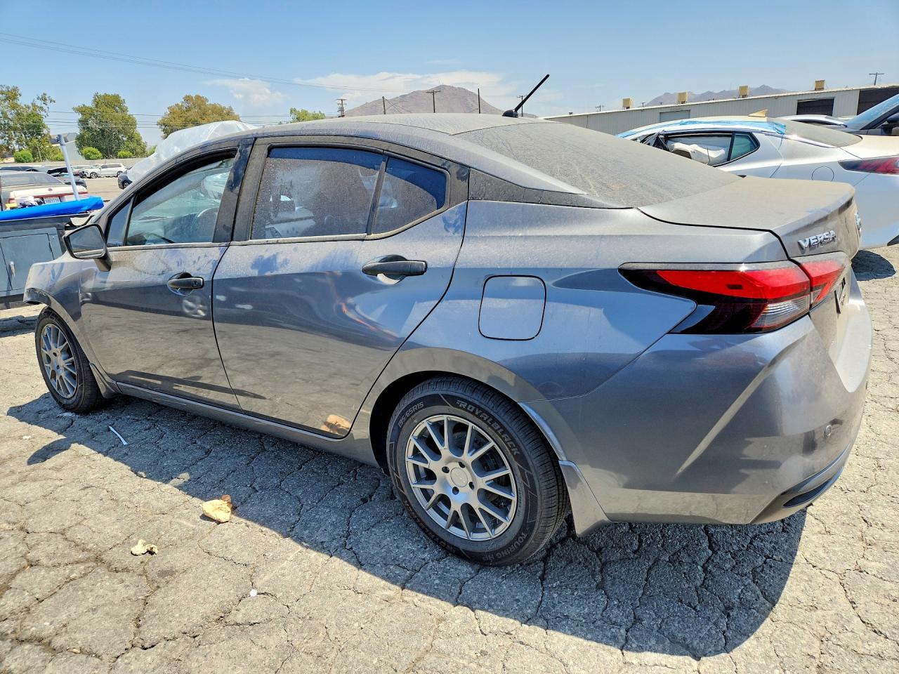 2021 Nissan Versa S - Фото 2