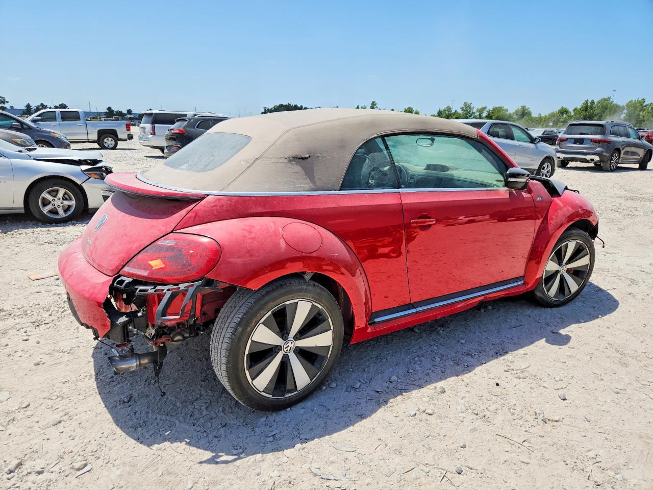 2015 Volkswagen Beetle R-Line - Image 3