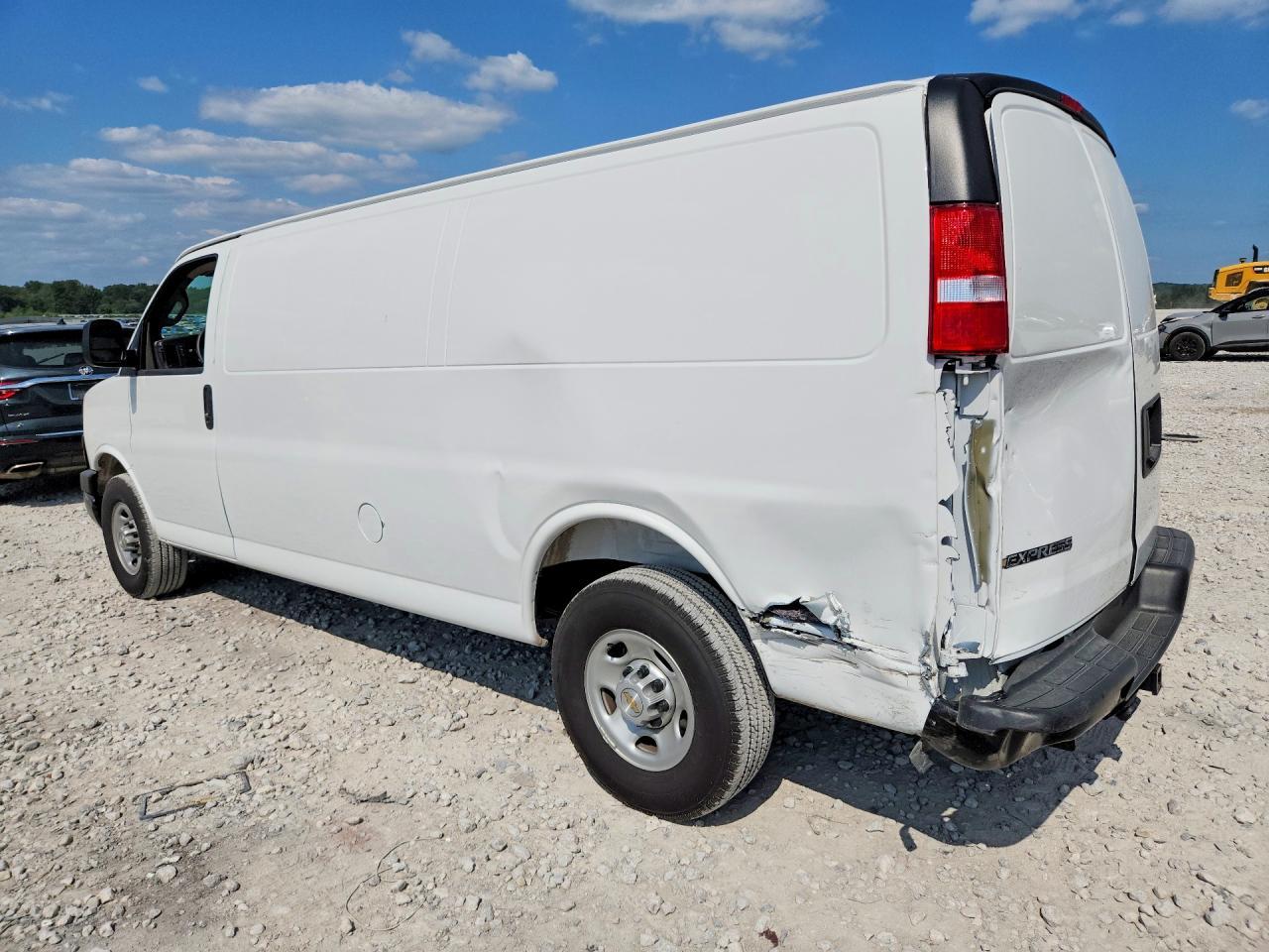 2025 Chevrolet Express G2500 - Фото 3