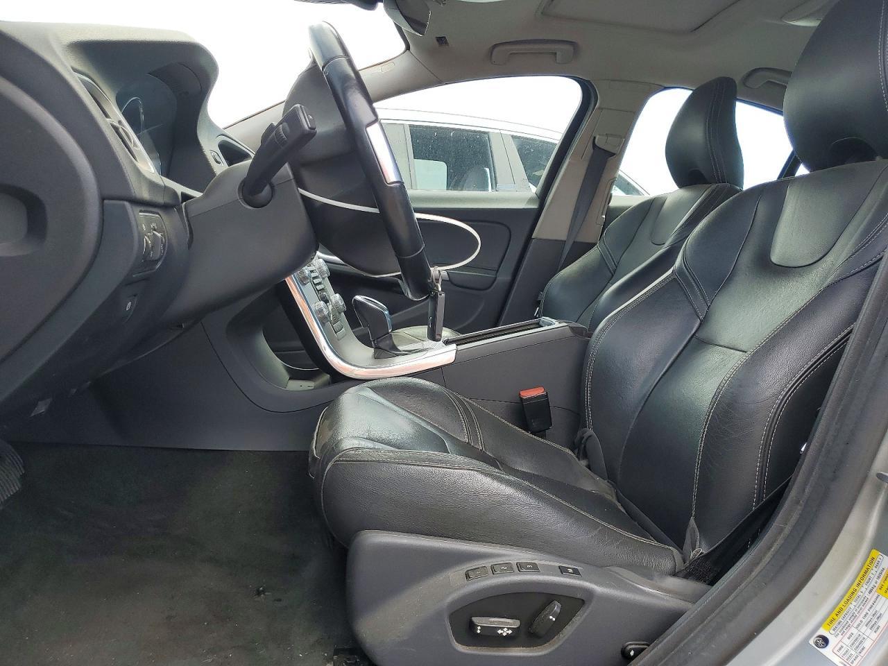 2017 Volvo S60 - Image 7