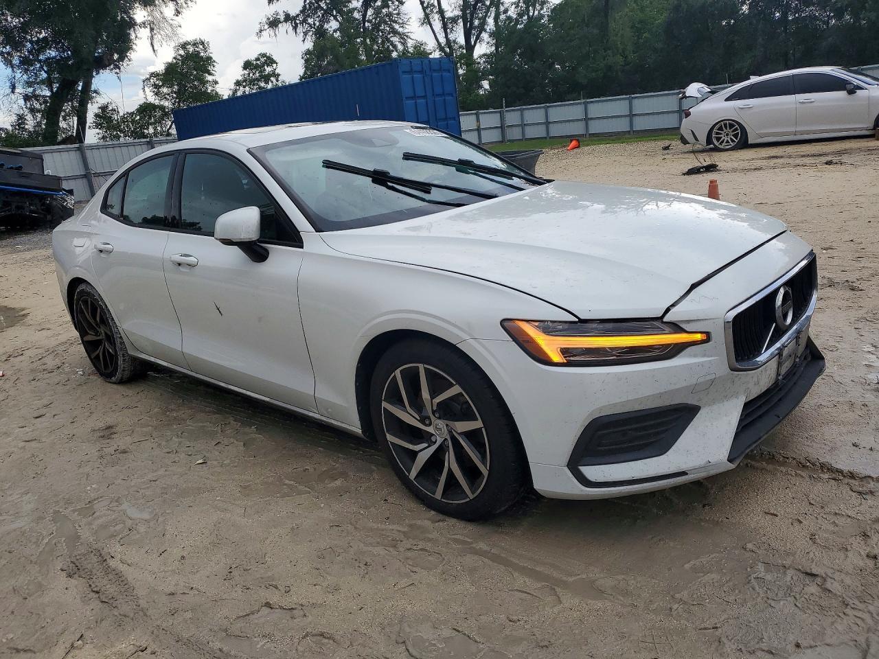 2020 Volvo S60 T5 Momentum - Фото 4