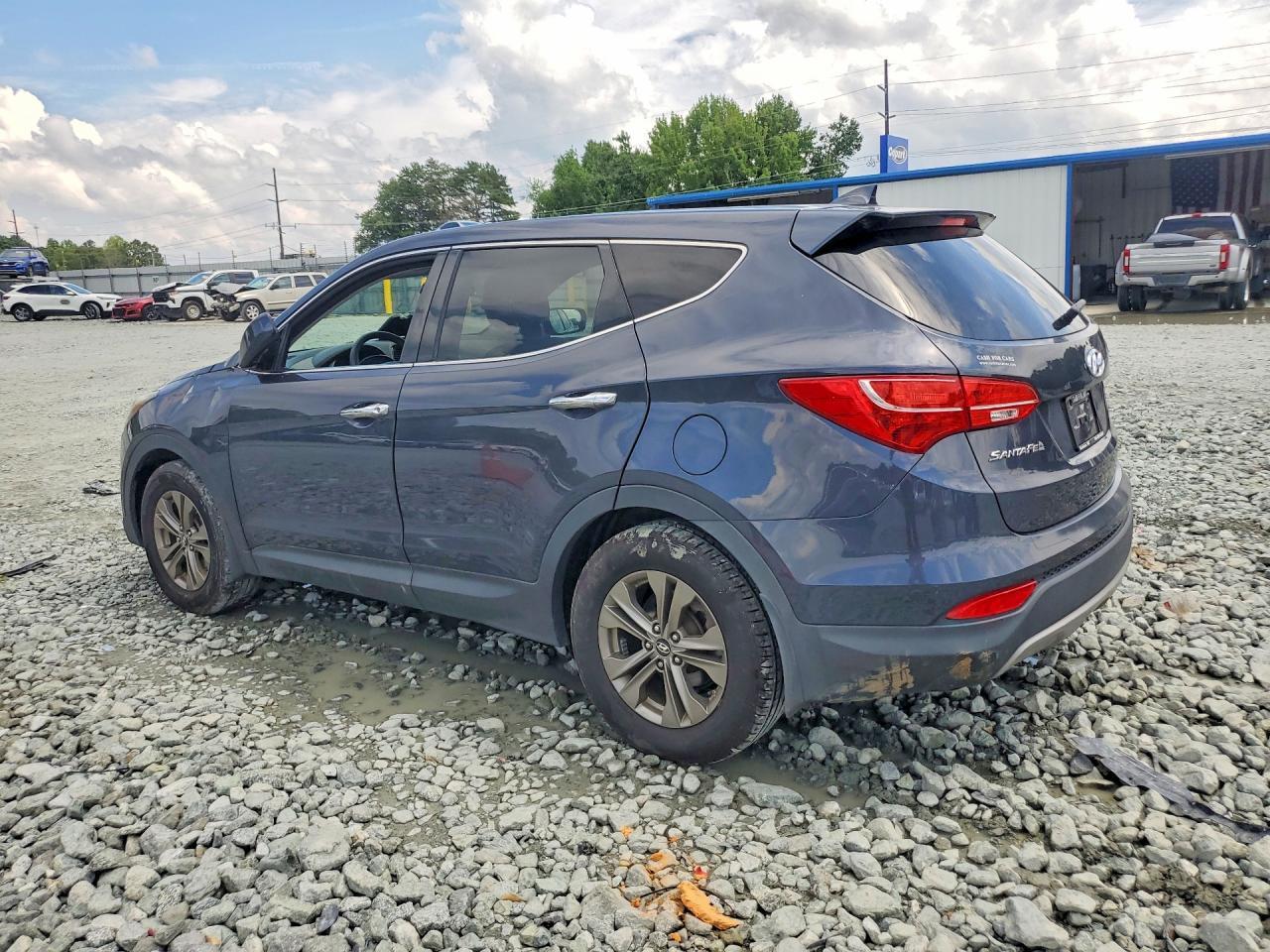 2014 Hyundai Santa Fe Sport 2.4L - Image 2