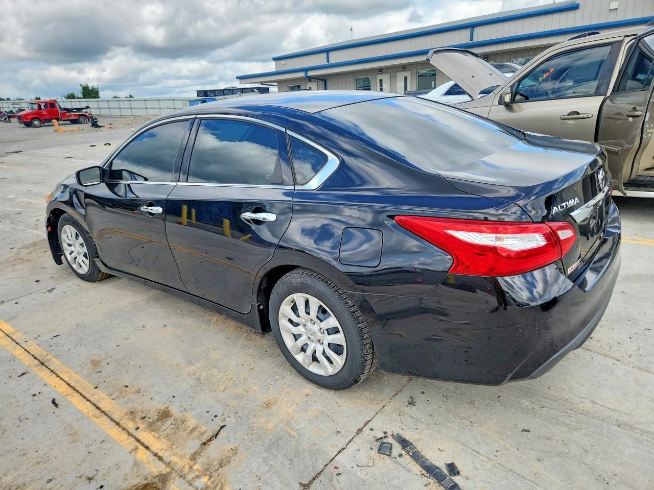 2017 Nissan Altima 2.5 S - Фото 2