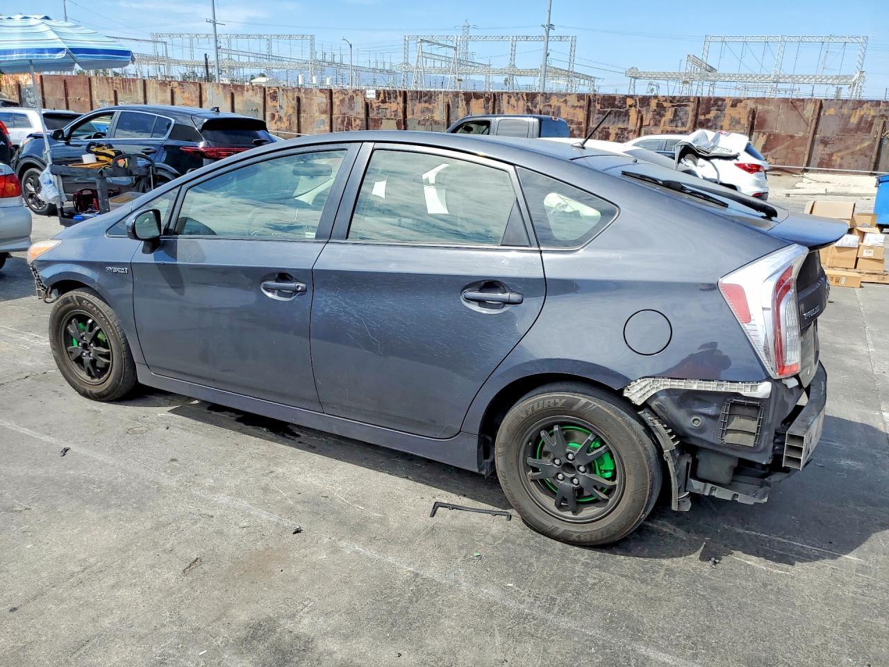 2015 Toyota Prius Two - Фото 2